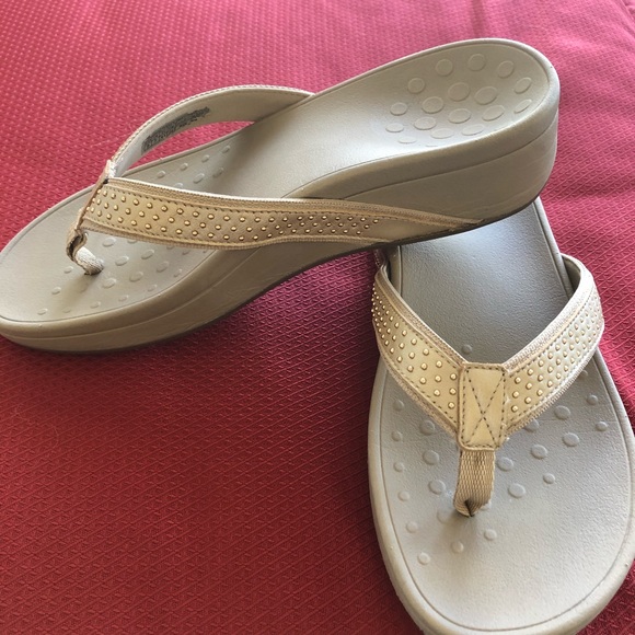 vionic women's high tide platform sandal